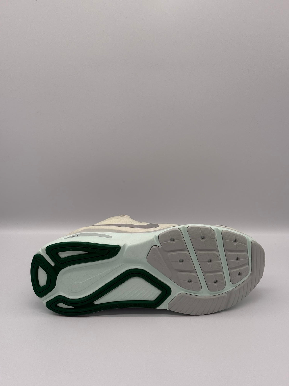 Women's Nike Structure 26, HJ1101 008, Sea Glass/Metallic Silver - Size W US8.5