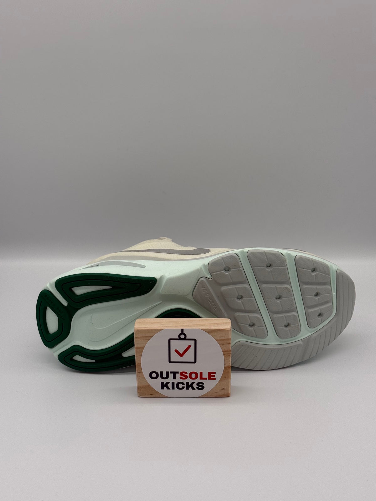 Women's Nike Structure 26, HJ1101 008, Sea Glass/Metallic Silver - Size W US8.5