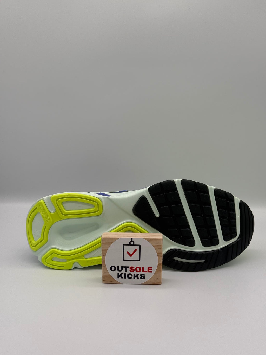Nike Structure Plus, HQ3048 111, White/Black Spruce-Volt Ice - Size US11