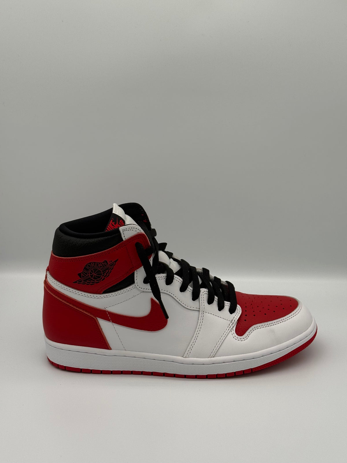 Air Jordan 1 Retro High OG, 555088 161, White/University Red/Black - Size US10.5