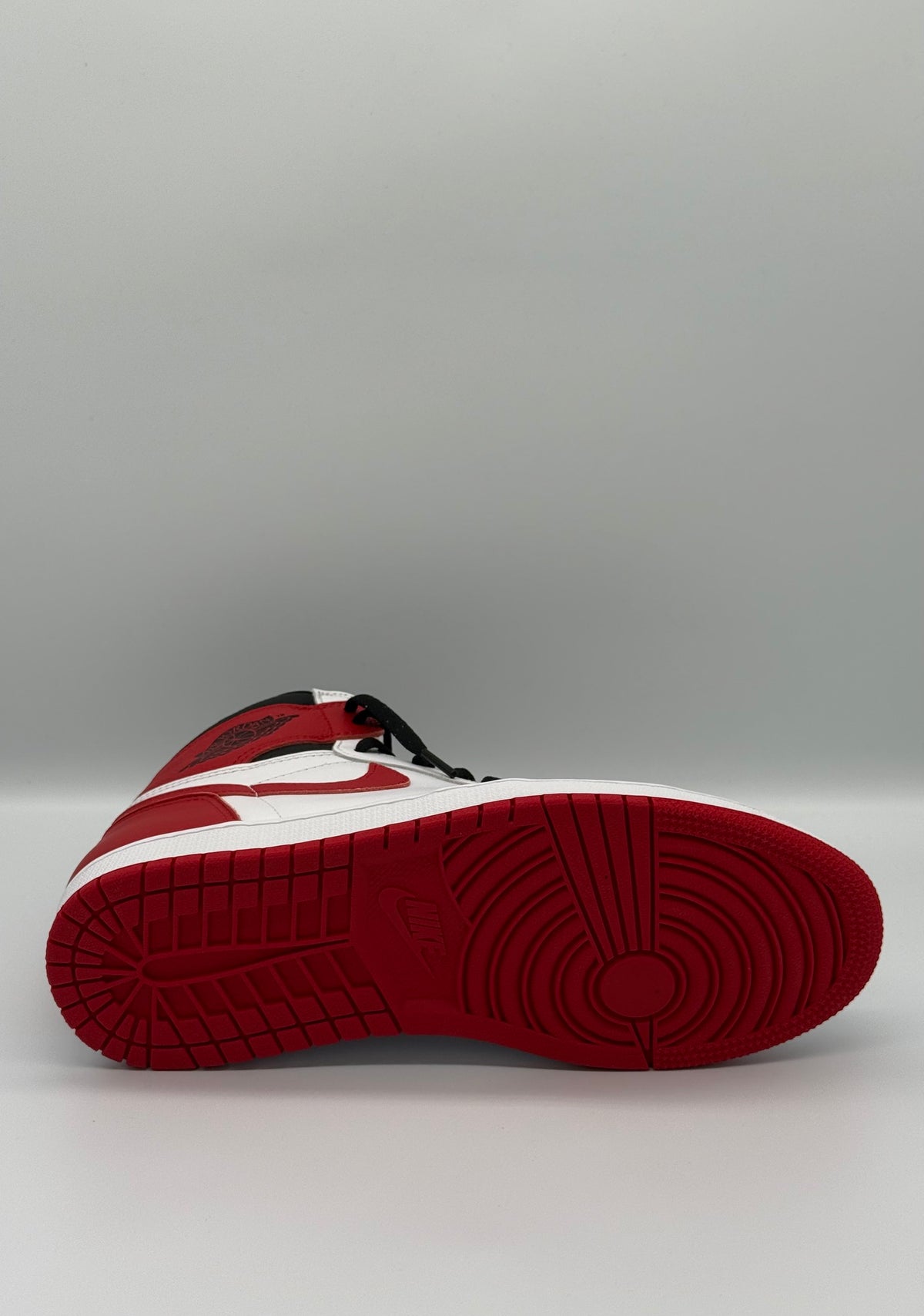 Air Jordan 1 Retro High OG, 555088 161, White/University Red/Black - Size US10.5